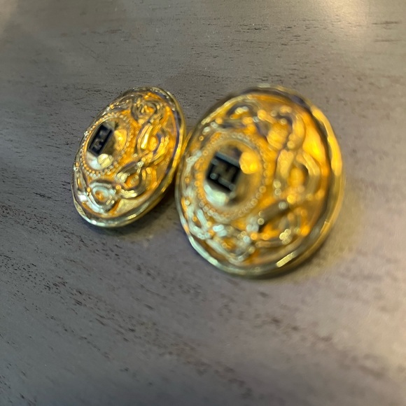 Vintage Fendi clip on earrings 🥰 - Picture 3 of 11